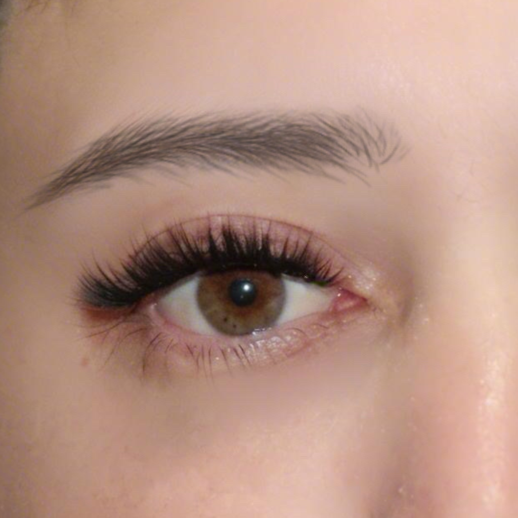 Missy Lash Volume style pre glued press on lash extentions